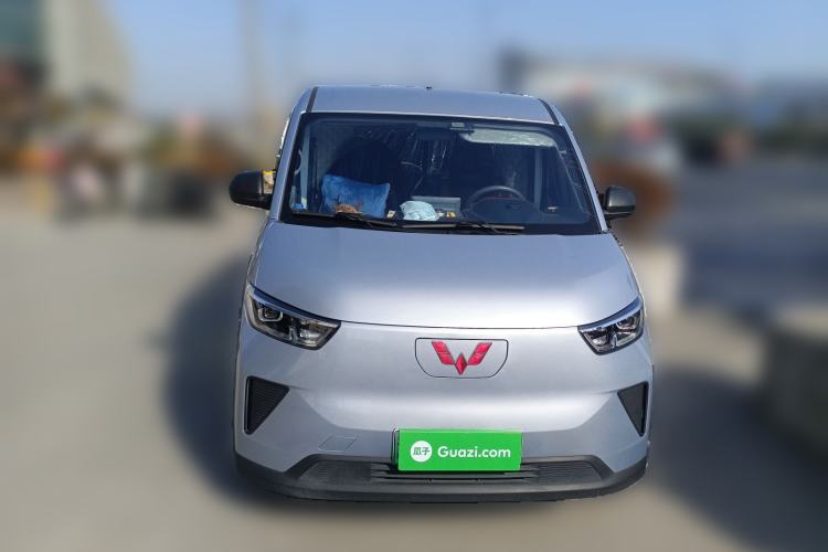 Used Wuling Yangguang 2024 300KM Comfort Version Passenger Van 75kW Front