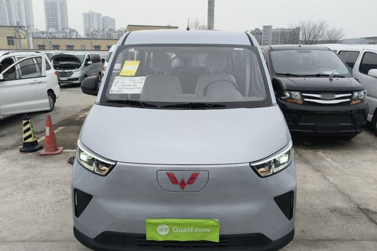 Used Wuling Yangguang 2024 300KM Comfort Version Passenger Van 75kW Front