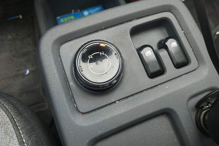 Used Wuling Yangguang 2024 300km Range Practical Window-Sealed Version 60kW Gear Lever
