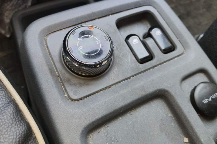 Used Wuling Yangguang 2024 300KM Comfort Version Passenger Van 75kW Gear Lever