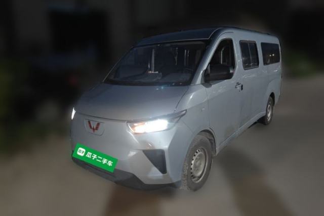 Used Wuling Yangguang 2024 300KM Comfort Version Passenger Van 75kW