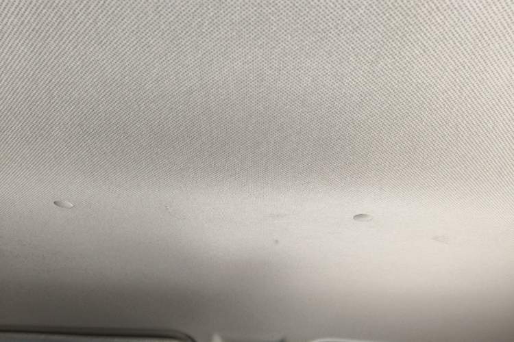 Used Wuling Yangguang 2024 300KM Comfort Version Passenger Van 75kW Headliner