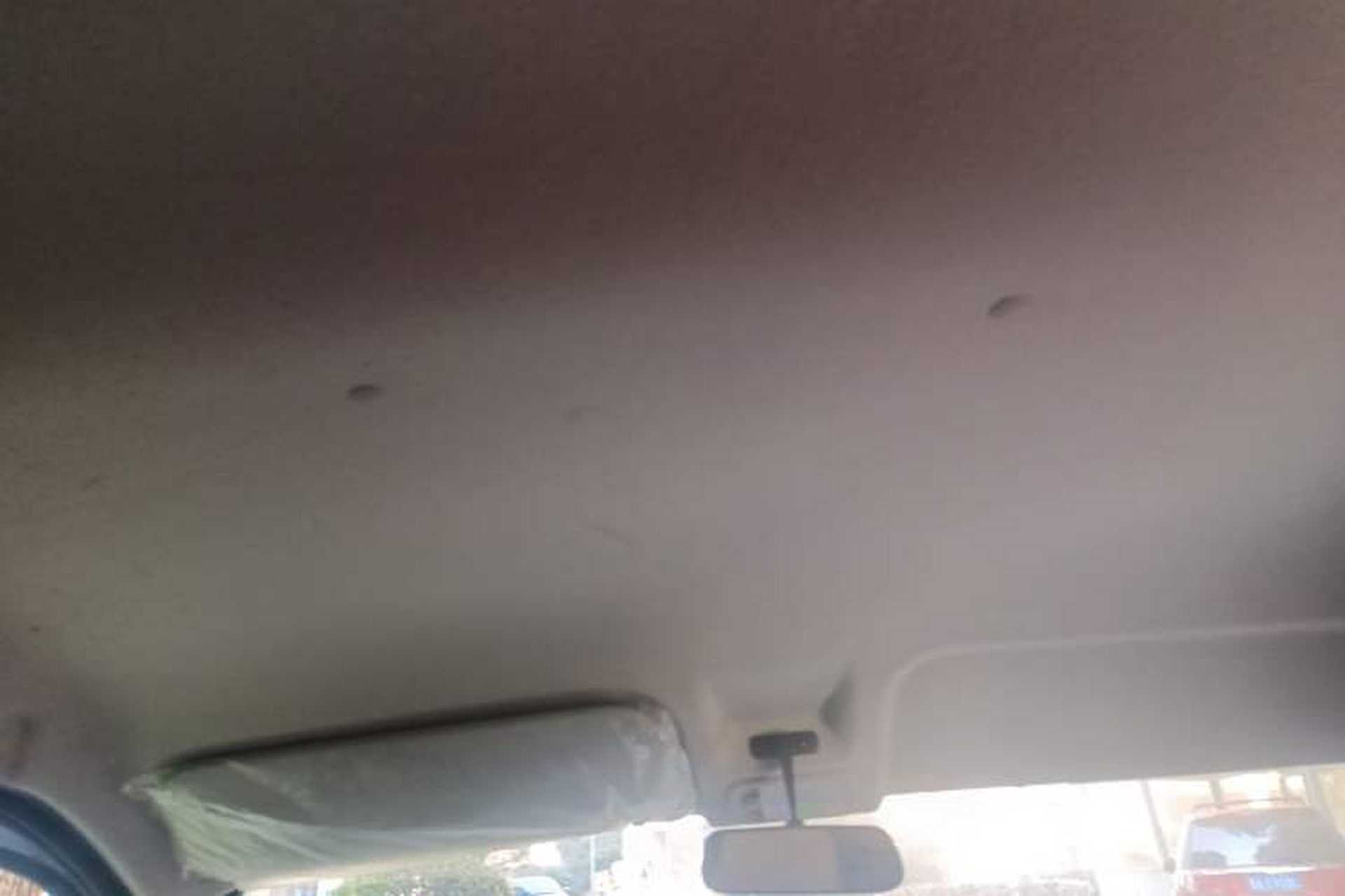 Used Wuling Yangguang 2024 300KM Comfort Version Passenger Van 75kW Headliner