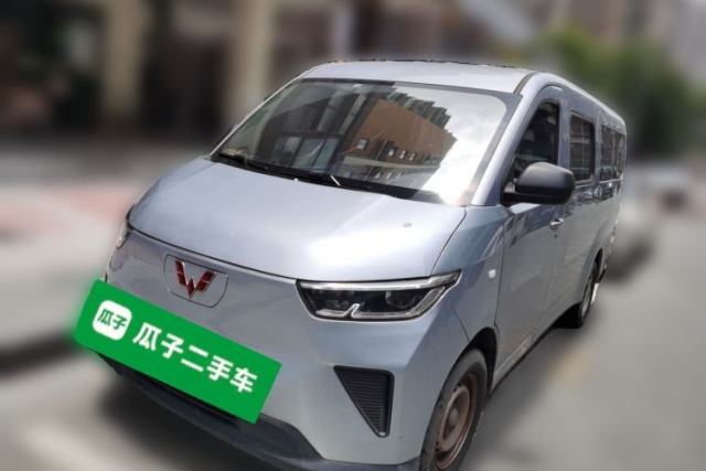 Used Wuling Yangguang 2024 300KM Comfort Version Passenger Van 75kW