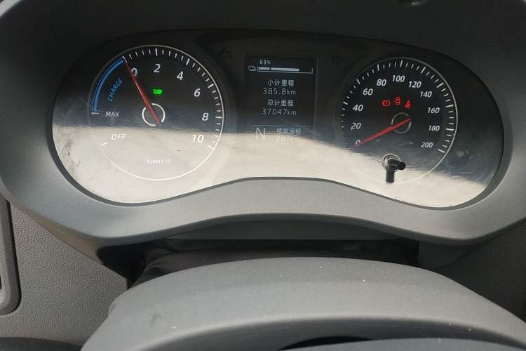 Used Wuling Yangguang 2024 300km Range Practical Window-Sealed Version 60kW Instrument Cluster