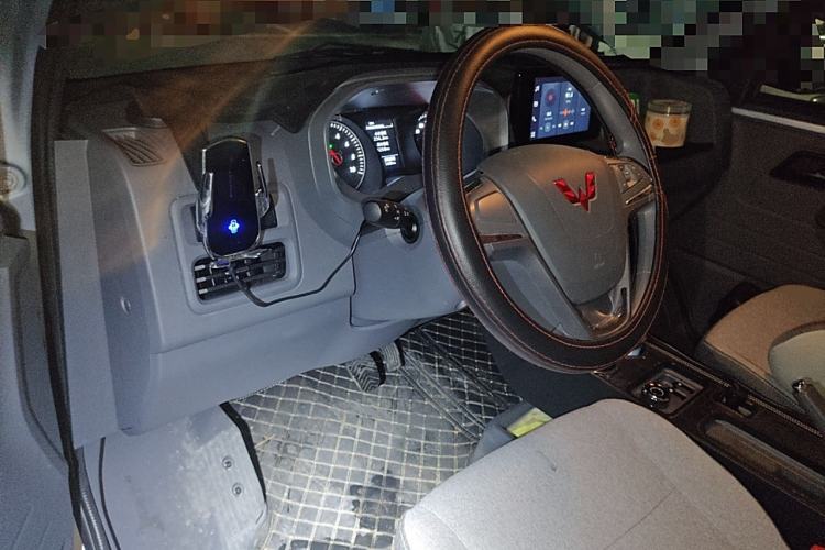 Used Wuling Yangguang 2024 300km Comfort Version with Sealed Windows 60kW Interior 2