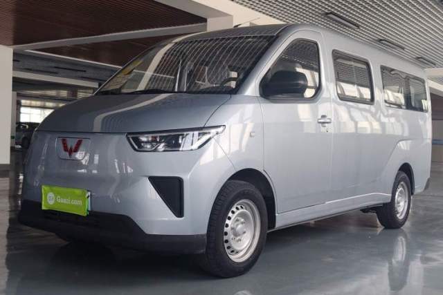 Used Wuling Yangguang 2024 300KM Comfort Version Passenger Van 75kW