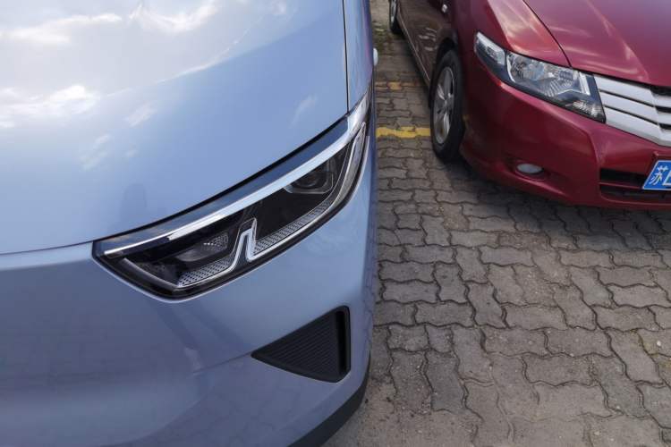 Used Wuling Yangguang 2024 300KM Comfort Version Passenger Van 75kW Left Front Headlight