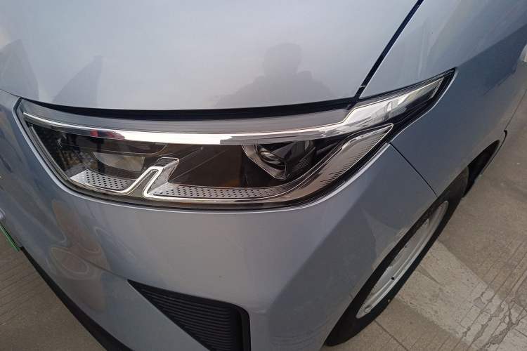 Used Wuling Yangguang 2024 300KM Comfort Version Passenger Van 75kW Left Front Headlight