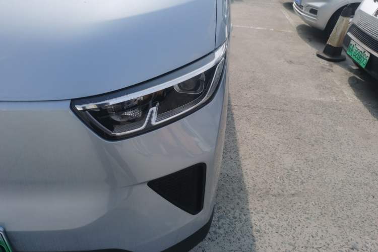 Used Wuling Yangguang 2024 300KM Comfort Version Passenger Van 75kW Left Front Headlight