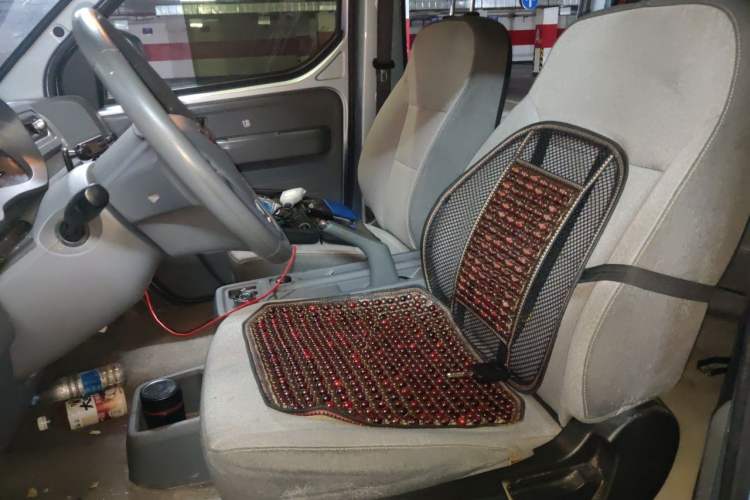 Used Wuling Yangguang 2024 300km Comfort-Grade Passenger Van 60kW Left Front Seat