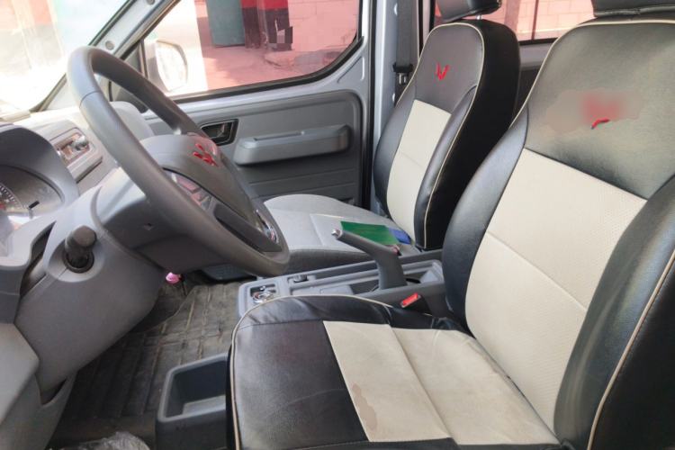 Used Wuling Yangguang 2024 300KM Comfort Version Passenger Van 75kW Left Front Seat