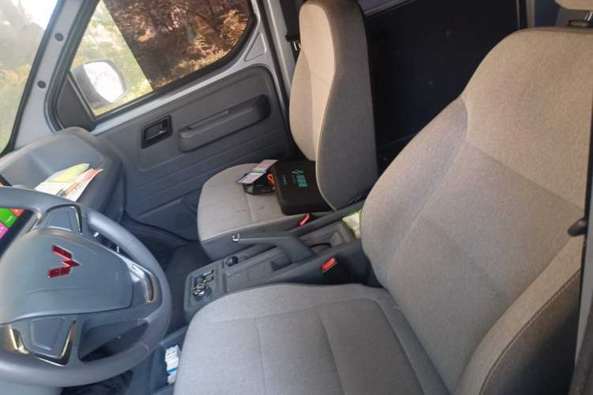 Used Wuling Yangguang 2024 300KM Comfort Version Passenger Van 75kW Left Front Seat