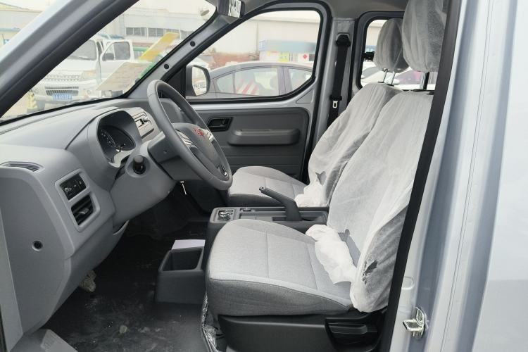 Used Wuling Yangguang 2024 300KM Comfort Version Passenger Van 75kW Left Front Seat
