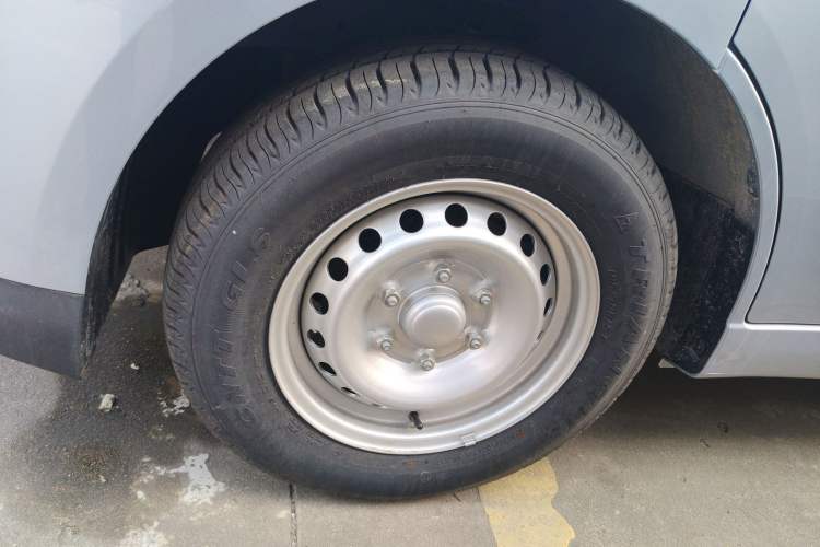 Used Wuling Yangguang  Left Front Wheel Hub