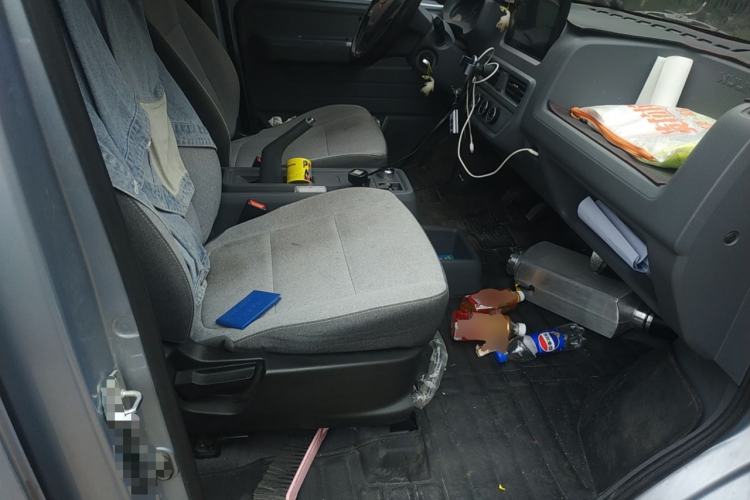 Used Wuling Yangguang 2024 300km Range Practical Window-Sealed Version 60kW Left Rear Seat
