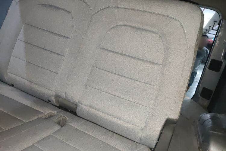 Used Wuling Yangguang 2024 300km Comfort-Grade Passenger Van 60kW Left Rear Seat