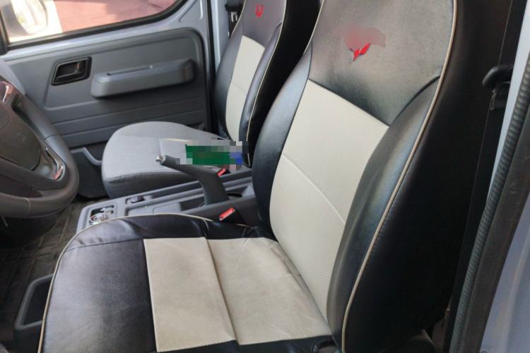 Used Wuling Yangguang 2024 300KM Comfort Version Passenger Van 75kW Left Rear Seat
