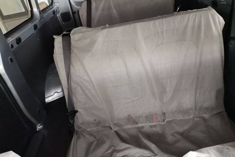 Used Wuling Yangguang 2024 300KM Comfort Version Passenger Van 75kW Left Rear Seat