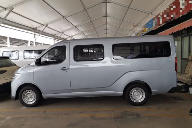Used Wuling Yangguang 2024 300KM Comfort Version Passenger Van 75kW Left Side