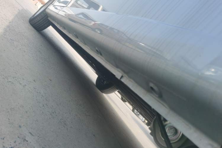 Used Wuling Yangguang 2024 300KM Comfort Version Passenger Van 75kW Left Side Sill