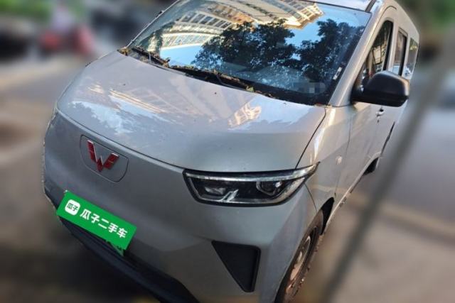 Used Wuling Yangguang 2024 300km Comfort-Grade Passenger Van 60kW