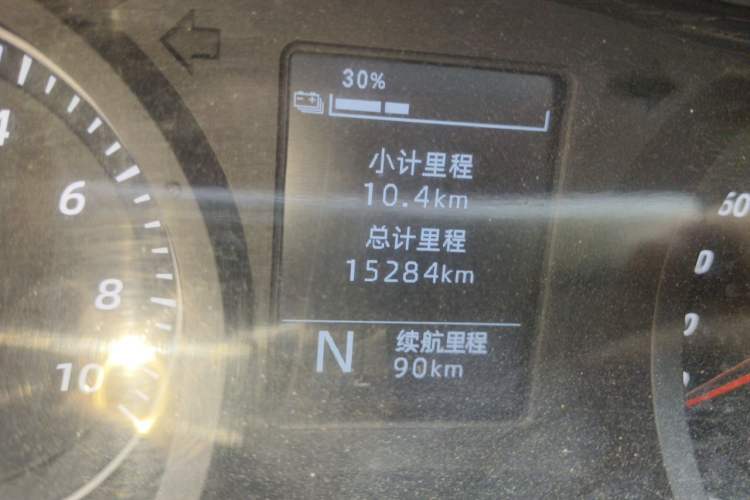 Used Wuling Yangguang 2024 300KM Comfort Version Passenger Van 75kW Odometer Close Up
