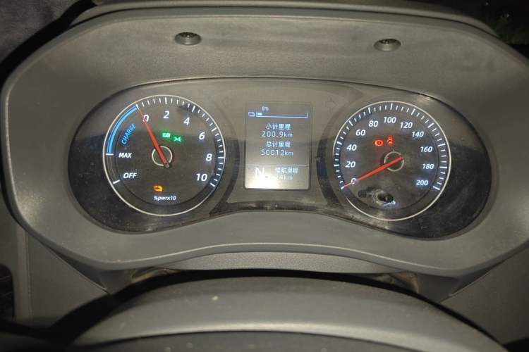 Used Wuling Yangguang 2024 300KM Comfort Version Passenger Van 75kW Odometer Close Up
