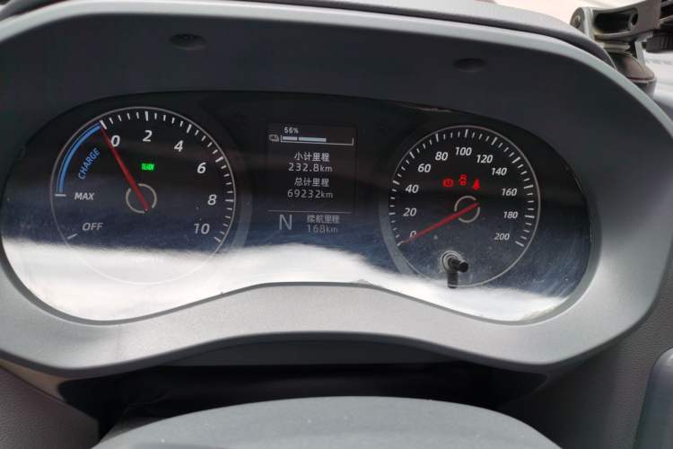 Used Wuling Yangguang 2024 300KM Comfort Version Passenger Van 75kW Odometer Close Up