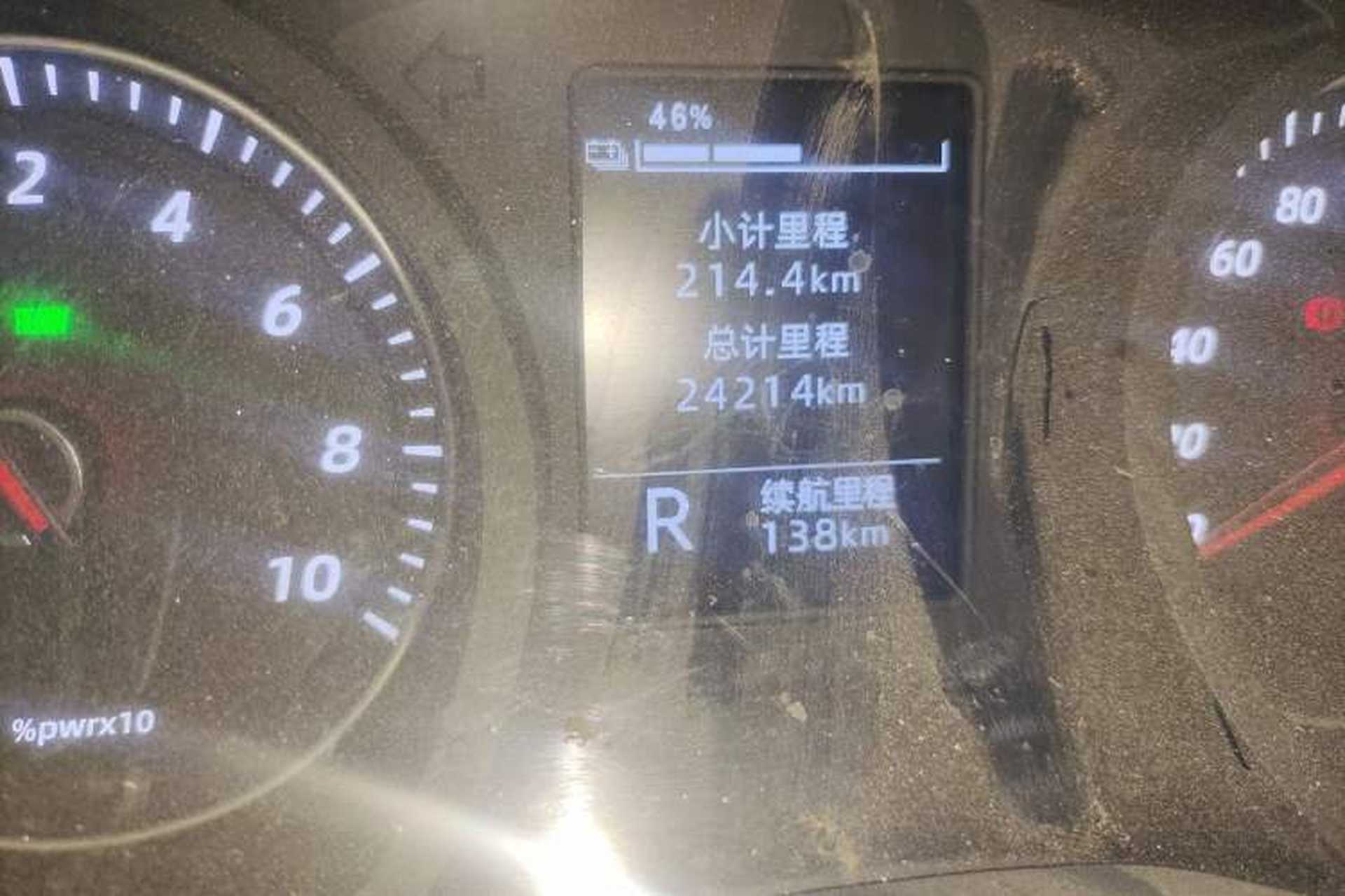 Used Wuling Yangguang 2024 300KM Comfort Version Passenger Van 75kW Odometer Close Up