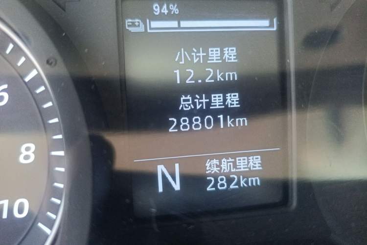 Used Wuling Yangguang 2024 300KM Comfort Version Passenger Van 75kW Odometer Close Up