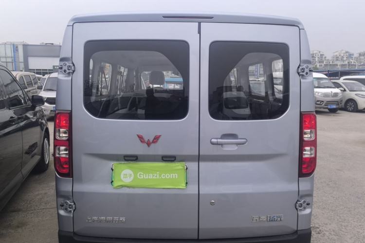 Used Wuling Yangguang 2024 300KM Comfort Version Passenger Van 75kW Rear