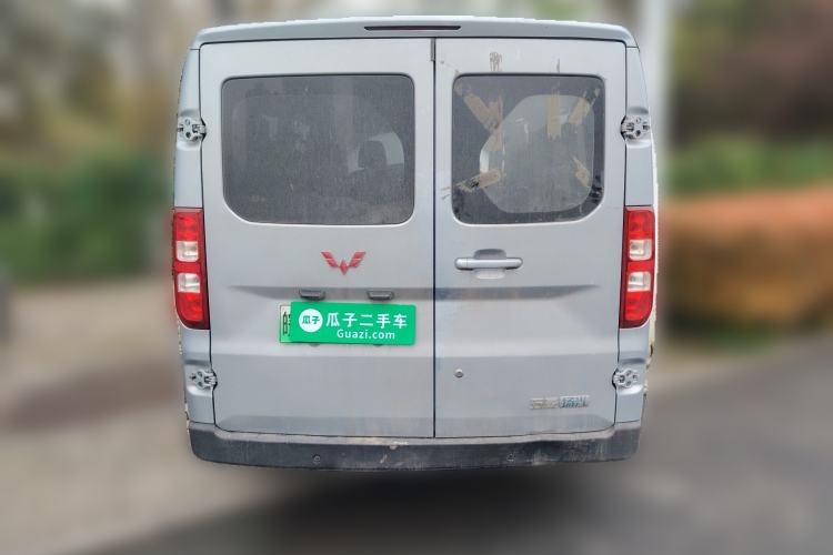 Used Wuling Yangguang 2024 300KM Comfort Version Passenger Van 75kW Rear