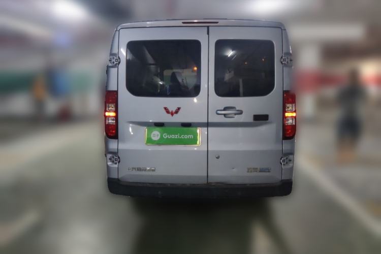 Used Wuling Yangguang 2024 300km Comfort-Grade Passenger Van 60kW Rear