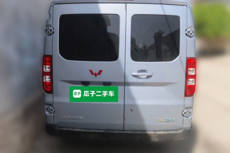 Used Wuling Yangguang 2024 300KM Comfort Version Passenger Van 75kW Rear