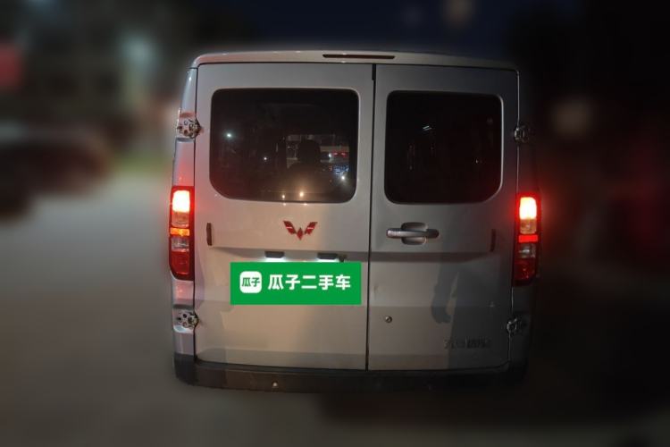 Used Wuling Yangguang 2024 300KM Comfort Version Passenger Van 75kW Rear