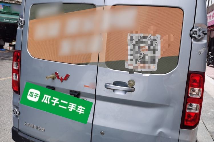 Used Wuling Yangguang 2024 300KM Comfort Version Passenger Van 75kW Rear