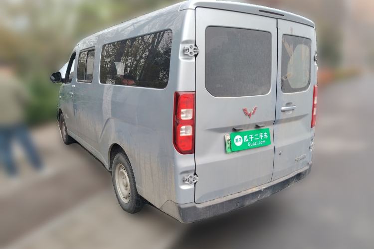 Used Wuling Yangguang 2024 300KM Comfort Version Passenger Van 75kW Rear Left 45 Deg