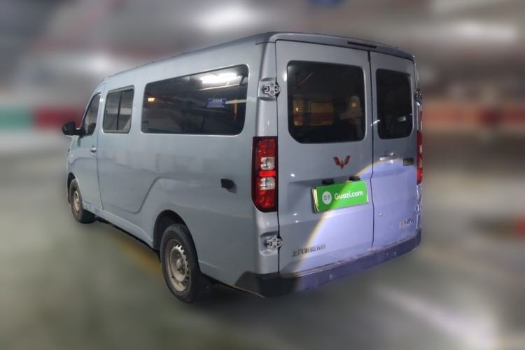Used Wuling Yangguang 2024 300km Comfort-Grade Passenger Van 60kW Rear Left 45 Deg