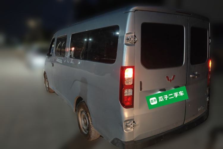 Used Wuling Yangguang 2024 300KM Comfort Version Passenger Van 75kW Rear Left 45 Deg