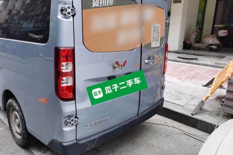 Used Wuling Yangguang 2024 300KM Comfort Version Passenger Van 75kW Rear Left 45 Deg