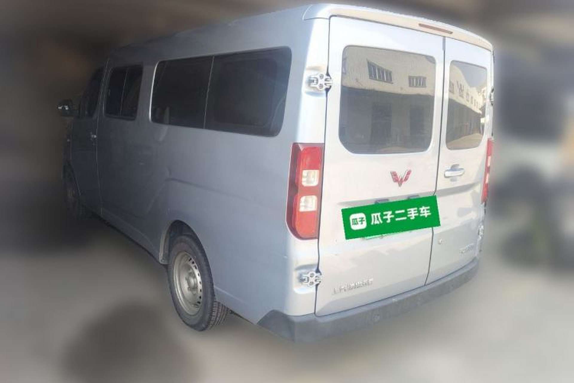 Used Wuling Yangguang 2024 300KM Comfort Version Passenger Van 75kW Rear Left 45 Deg