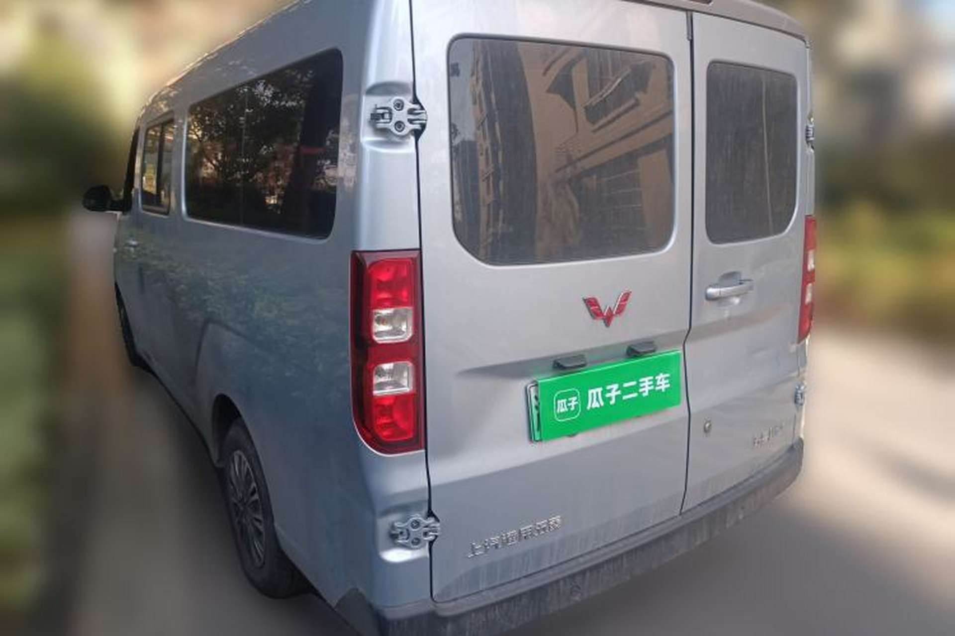 Used Wuling Yangguang 2024 300KM Comfort Version Passenger Van 75kW Rear Left 45 Deg