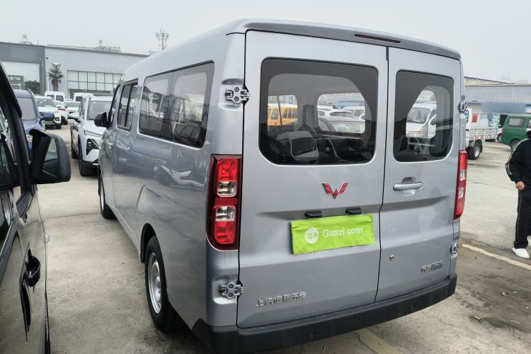 Used Wuling Yangguang 2024 300KM Comfort Version Passenger Van 75kW Rear Left 45 Deg