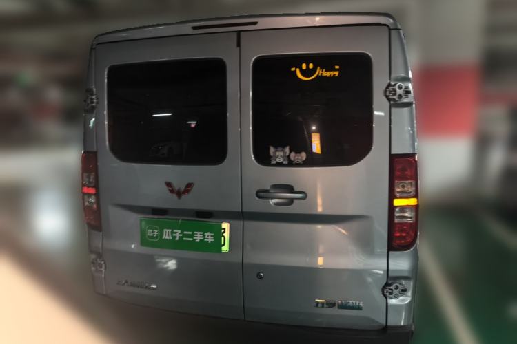 Used Wuling Yangguang 2024 300KM Comfort Version Passenger Van 75kW Rear
