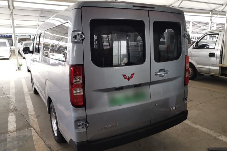 Used Wuling Yangguang 2024 300KM Comfort Version Passenger Van 75kW Rear