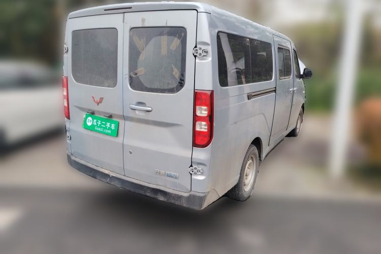 Used Wuling Yangguang 2024 300KM Comfort Version Passenger Van 75kW Rear Right 45 Deg