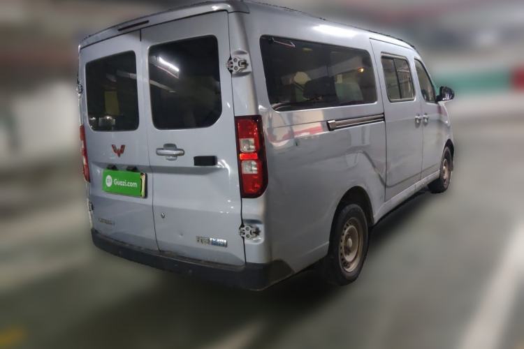 Used Wuling Yangguang 2024 300km Comfort-Grade Passenger Van 60kW Rear Right 45 Deg
