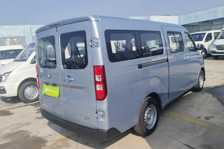 Used Wuling Yangguang 2024 300KM Comfort Version Passenger Van 75kW Rear Right 45 Deg