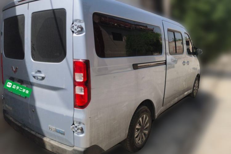 Used Wuling Yangguang 2024 300KM Comfort Version Passenger Van 75kW Rear Right 45 Deg